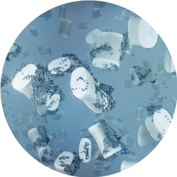 Animated demonstration of how SaniSolution and water scrubs the Granules clean.
